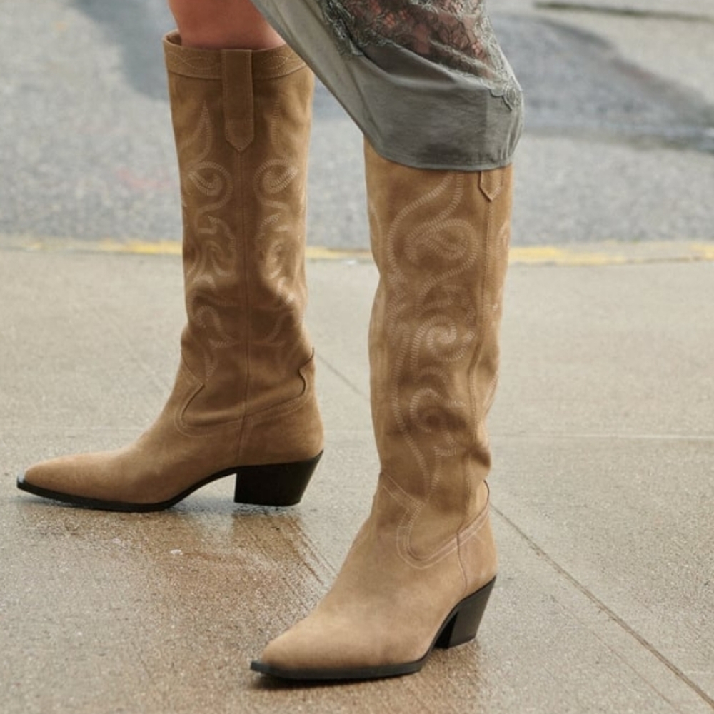 Cowboy boots 👢